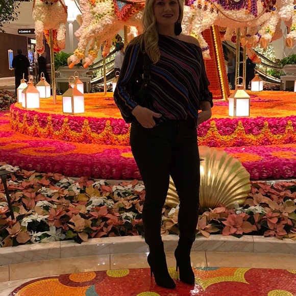 Meet your Posher, Julie - Picture 1 of 1